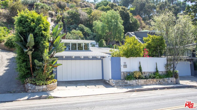 Welcome to 426 Entrada Dr, a delightful and charming home - Beach Home for sale in Santa Monica, California on Beachhouse.com