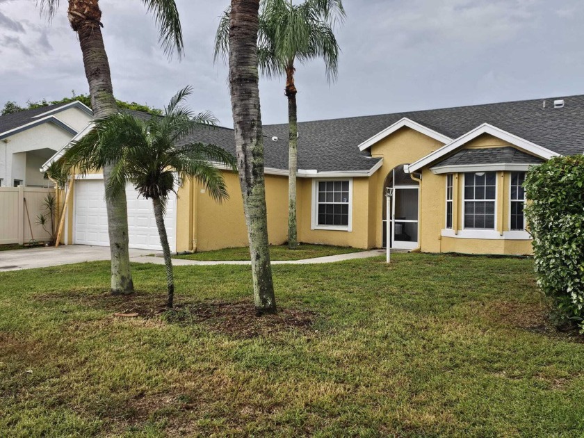 Open floor plan in the great community of Meadowland Cove with - Beach Home for sale in Wellington, Florida on Beachhouse.com