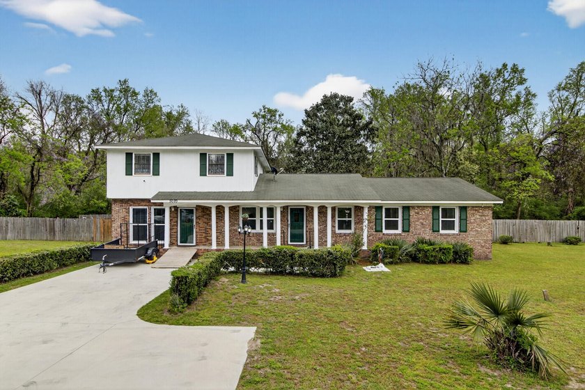 Discover the space and flexibility you've been looking for in - Beach Home for sale in Hollywood, South Carolina on Beachhouse.com