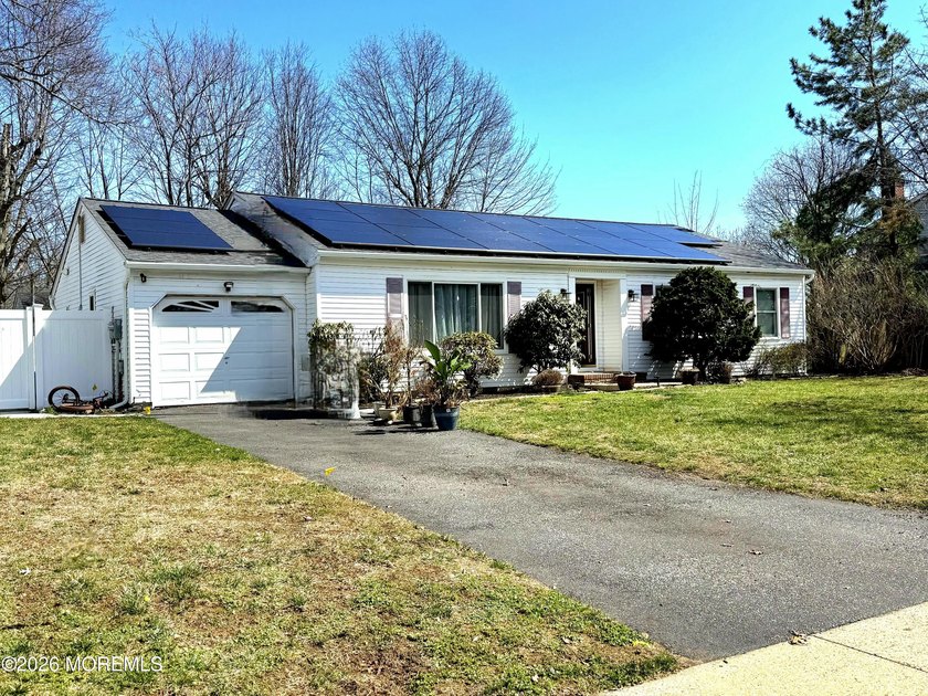 Come Make this HOME in this Convenient location Near Plenty of - Beach Home for sale in Toms River, New Jersey on Beachhouse.com