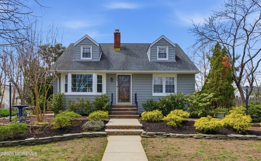 This charming 4 bedroom 2 full bath Keyport Gem sits on an - Beach Home for sale in Keyport, New Jersey on Beachhouse.com