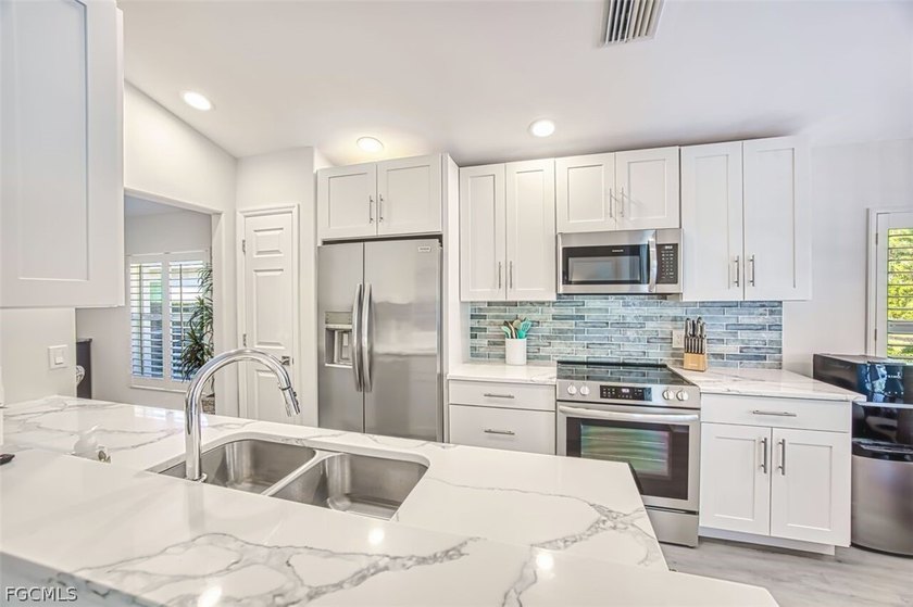 Welcome to this amazing home in Colonial Country Club. This - Beach Home for sale in Fort Myers, Florida on Beachhouse.com