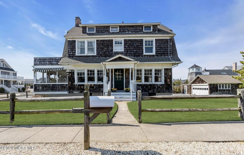 MAGNIFICENT MANTOLOKING ESTATE * IDEAL LOCATION * A rare & - Beach Home for sale in Mantoloking, New Jersey on Beachhouse.com