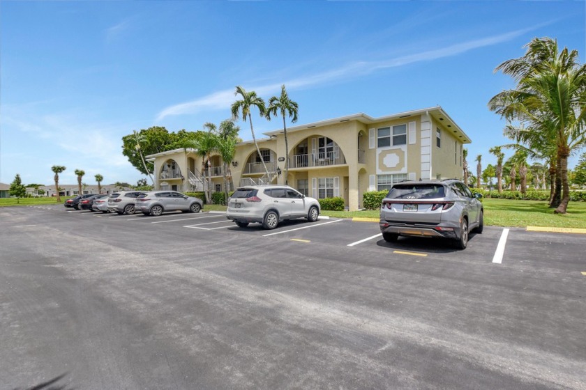 ONE OF THE BEST PRICED CONDOS IN PALM GREENS!  SPACIOUS LIGHT - Beach Condo for sale in Delray Beach, Florida on Beachhouse.com