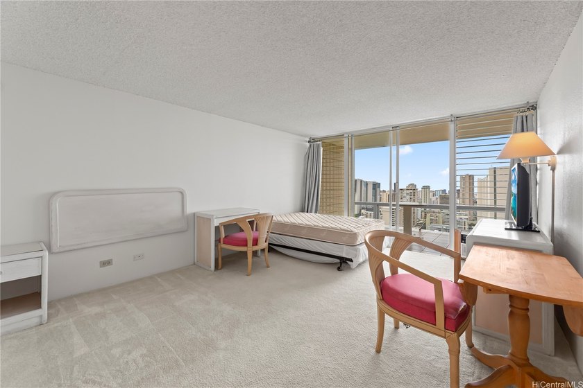 High-floor studio unit on the 28th floor of Island Colony in the - Beach Condo for sale in Honolulu, Hawaii on Beachhouse.com