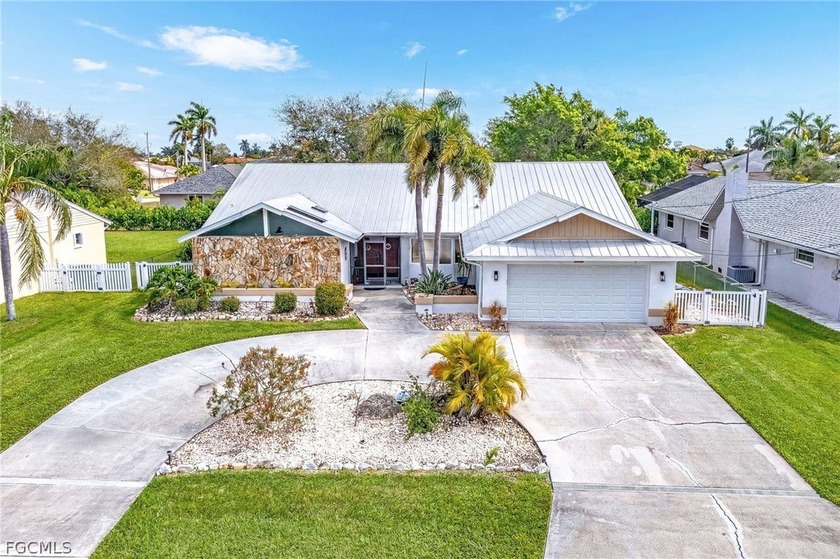 Highly desirable Savona neighborhood! This spacious 3-bedroom - Beach Home for sale in Cape Coral, Florida on Beachhouse.com