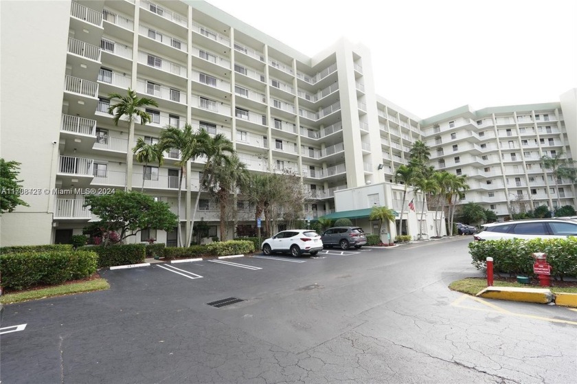 Water view unit! 2 bed 2 bath, spacious, bright with an open - Beach Condo for sale in Pompano Beach, Florida on Beachhouse.com