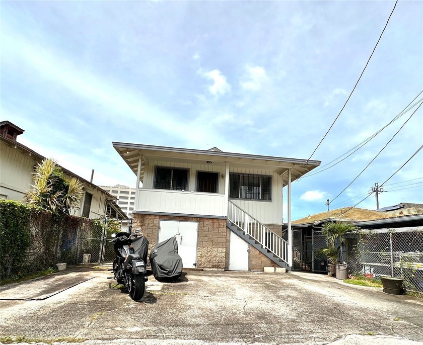 Ultra convenient and ideal location in Liliha with ease of - Beach Home for sale in Honolulu, Hawaii on Beachhouse.com