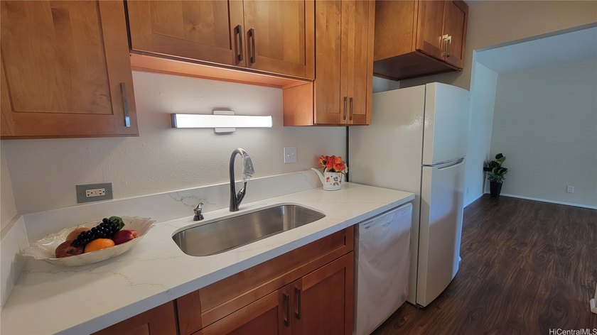 LISTED $39,000 BELOW TAX ASSESSED VALUE! Parkway A is a pet - Beach Condo for sale in Kaneohe, Hawaii on Beachhouse.com