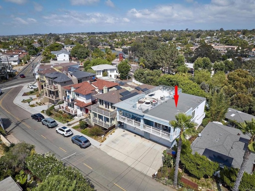 Cardiff Westside. 3 bedrooms/2.5 bathrooms. Front & back decks - Beach Home for sale in Cardiff by The Sea, California on Beachhouse.com