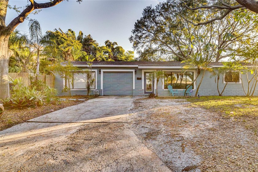 Welcome to this tastefully modernized 3-bedroom, 2-bath, 1,500 - Beach Home for sale in St. Petersburg, Florida on Beachhouse.com