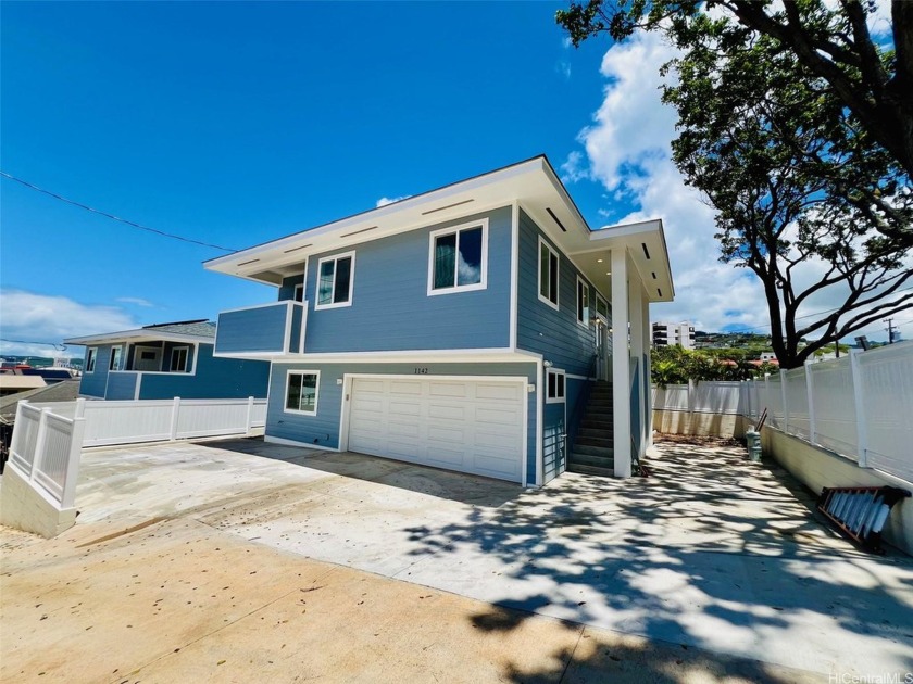 Welcome to your new home in the heart of Kaimuki!
This stunning - Beach Home for sale in Honolulu, Hawaii on Beachhouse.com