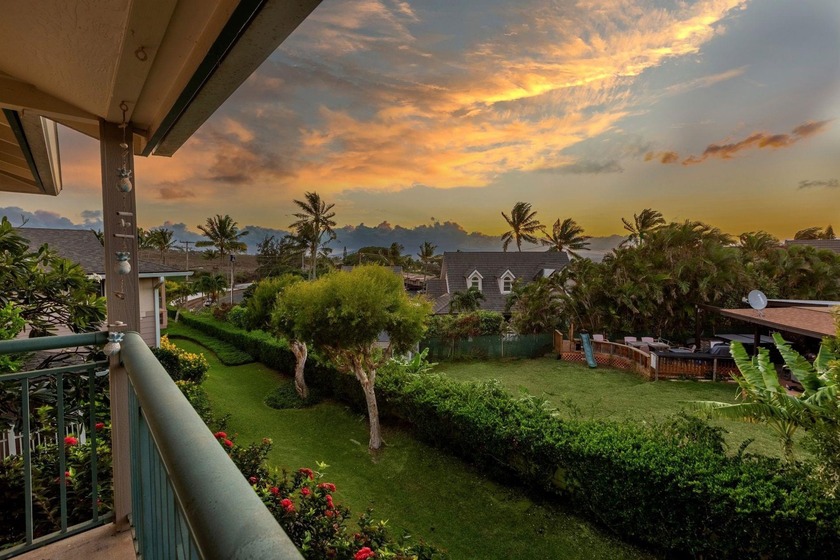 Largest floor plan in Napili Villas. This two-story unit offers - Beach Condo for sale in Lahaina, Hawaii on Beachhouse.com