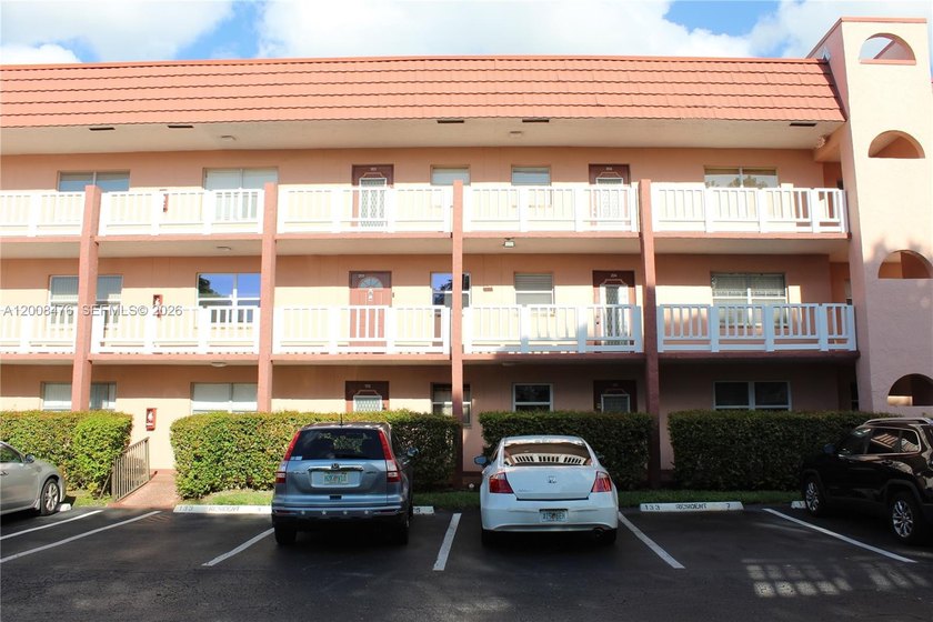 This spacious 2-bedroom, 2-bathroom second-floor condo offers a - Beach Condo for sale in Sunrise, Florida on Beachhouse.com