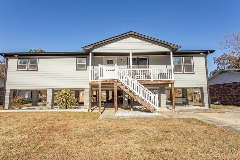 NO HOA's on this well maintained 3 bed 2 bath home with an open - Beach Home for sale in Myrtle Beach, South Carolina on Beachhouse.com