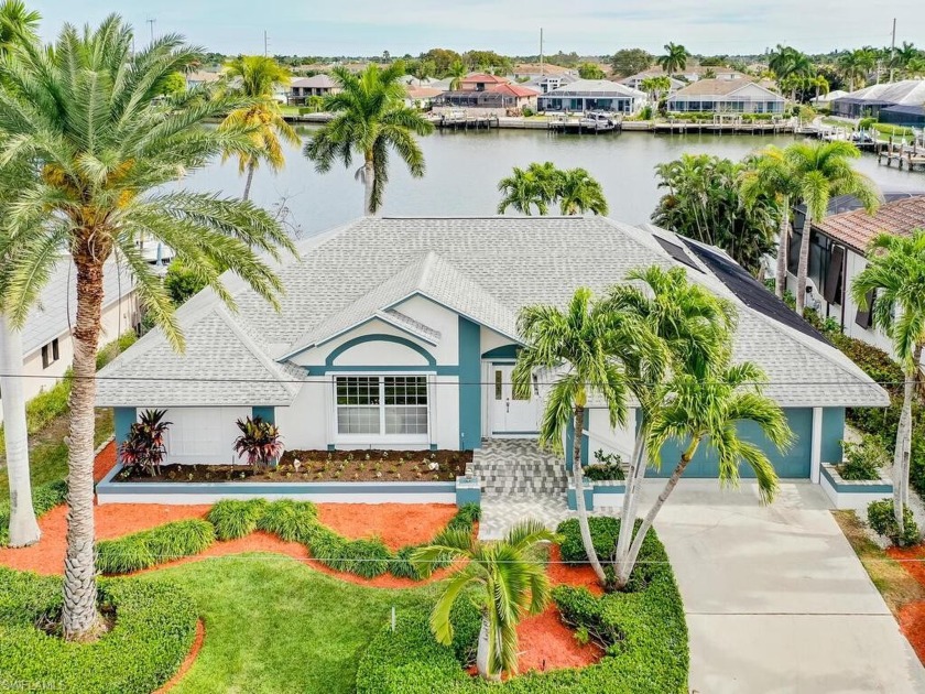 CAPTIVATING and RELAXING EXPANSIVE WATER VIEWS !!! Located in an - Beach Home for sale in Marco Island, Florida on Beachhouse.com