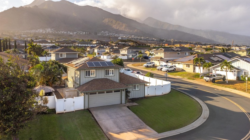 Beautifully Updated Corner Lot Home in Desirable Waikapu Gardens - Beach Home for sale in Wailuku, Hawaii on Beachhouse.com
