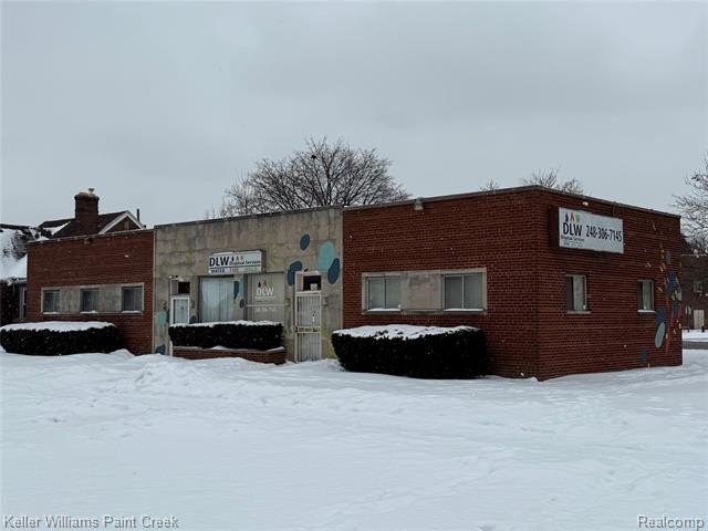 Excellent investment opportunity on the Morang corridor! This 2 - Beach Commercial for sale in Detroit, Michigan on Beachhouse.com