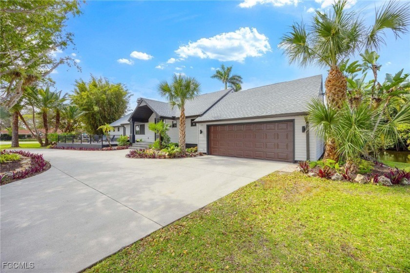 Stunning fully remodeled 4BR + Office / 2.5BA home in desirable - Beach Home for sale in Naples, Florida on Beachhouse.com