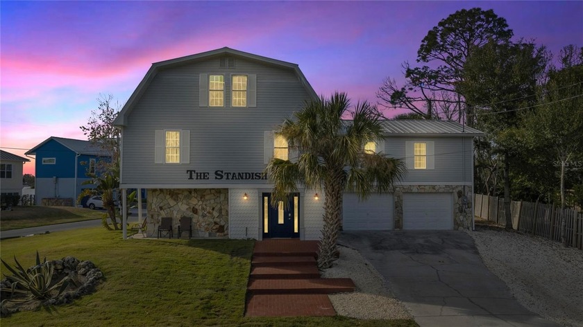 Short Sale. Welcome to this spacious three story home in the - Beach Home for sale in Homosassa, Florida on Beachhouse.com