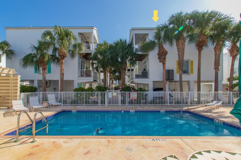 This spacious and detached pool-side townhome offers the perfect - Beach Townhome/Townhouse for sale in Marathon, Florida on Beachhouse.com