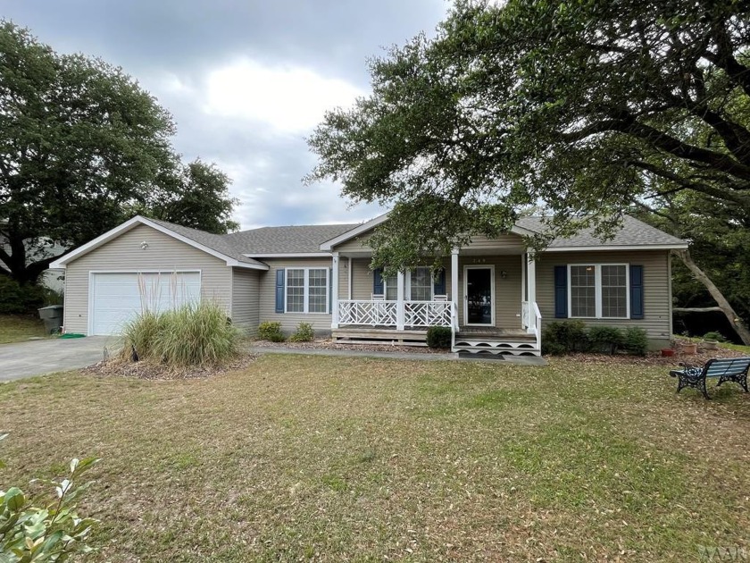 Don't miss this well maintained 3 bedroom 3 bath Ranch style - Beach Home for sale in Southern Shores, North Carolina on Beachhouse.com