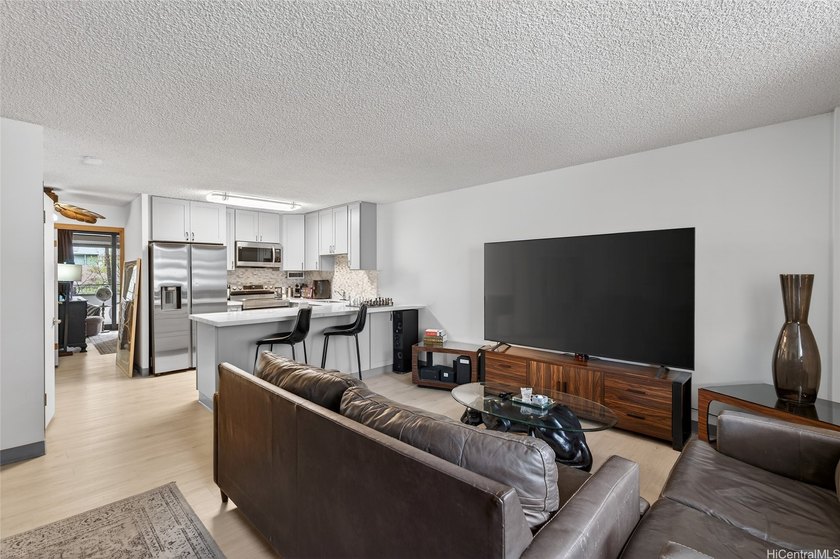 BACK ON THE MARKET! LOWEST 2 BEDROOM AT TRADEWINDS HOTEL INC - Beach Condo for sale in Honolulu, Hawaii on Beachhouse.com