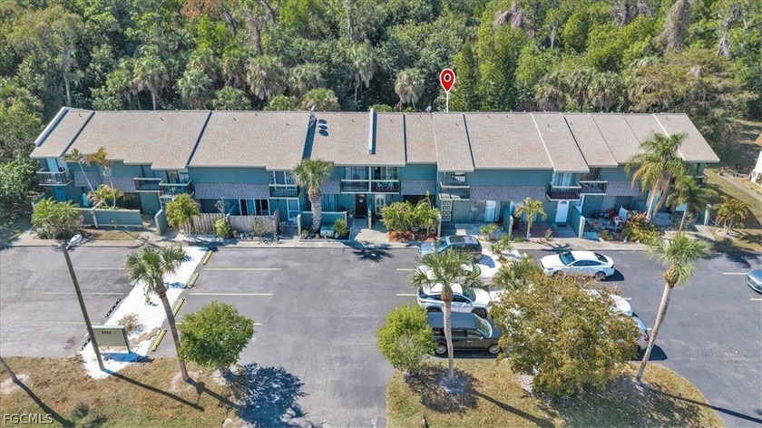 Ideally located just minutes from downtown Fort Myers and Del - Beach Home for sale in North Fort Myers, Florida on Beachhouse.com