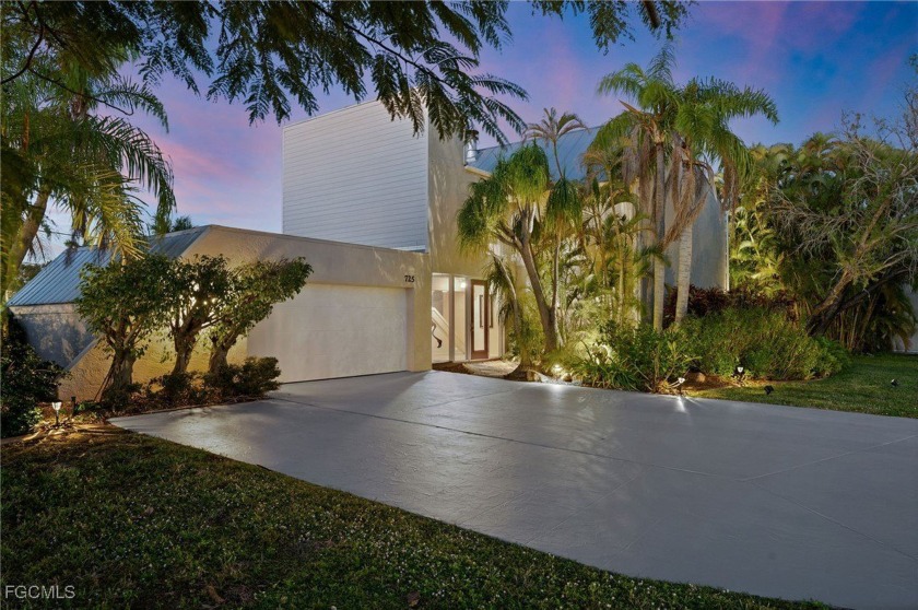 MULTI MILLION $ VIEWS ACROSS THE GULF ACCESS LAKE! Welcome to - Beach Home for sale in Cape Coral, Florida on Beachhouse.com