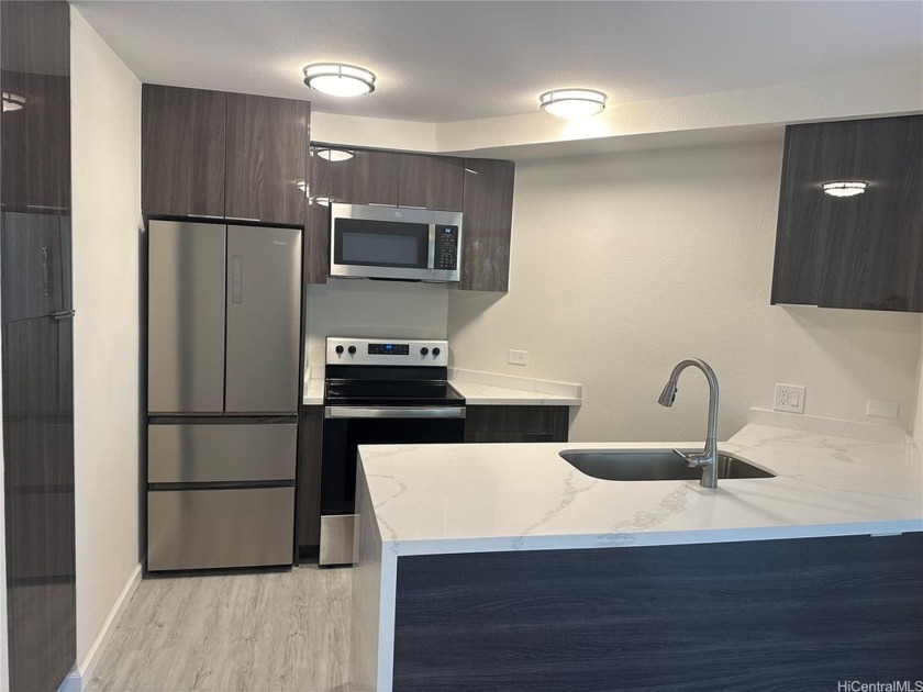 Fully renovated studio. All new stainless steel appliances - Beach Condo for sale in Honolulu, Hawaii on Beachhouse.com