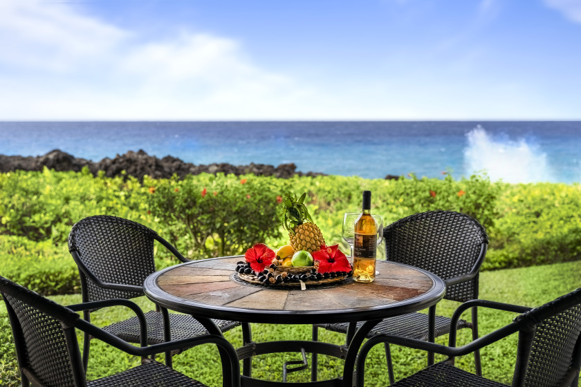 KKSR#1103 DIRECT OCEANFRONT, GROUND FLOOR, REMODELED, INCREDIBLE - Beach Vacation Rentals in Kailua Kona, Hawaii on Beachhouse.com