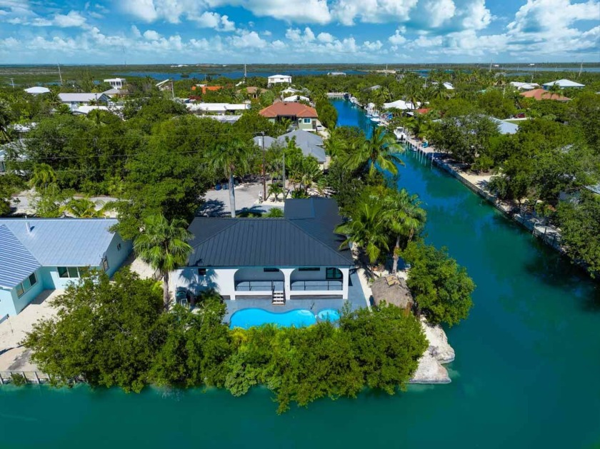Secluded on an 8,600 sq ft tropically landscaped lot in - Beach Home for sale in Cudjoe Key, Florida on Beachhouse.com