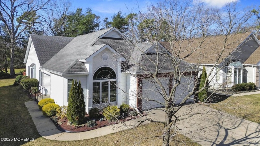 Charming 2 bedroom ranch perfectly situated ON THE GOLF COURSE - Beach Home for sale in Toms River, New Jersey on Beachhouse.com
