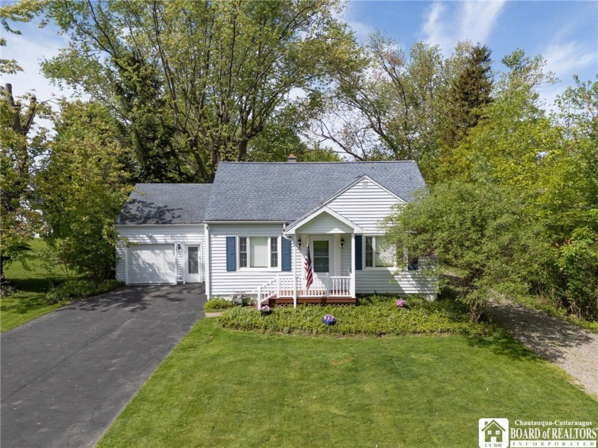 Charming Lake Area Cape Cod - 3BR/2BA with Deeded Lake Access! - Beach Home for sale in Dunkirk, New York on Beachhouse.com