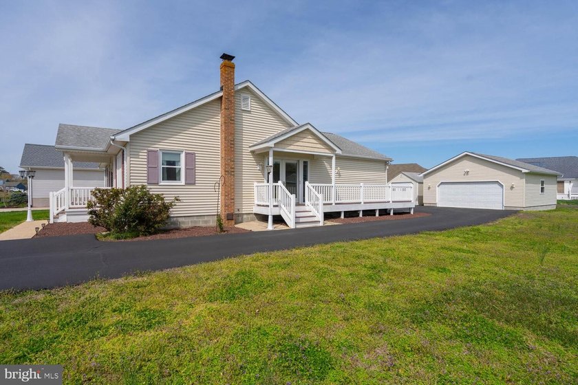Just over the canal from Bethany Beach, this well-maintained - Beach Home for sale in Ocean View, Delaware on Beachhouse.com