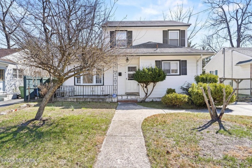 Back on the market after owner made a few repairs.  Here is your - Beach Home for sale in Neptune, New Jersey on Beachhouse.com