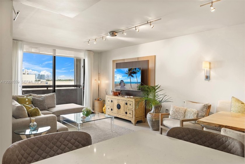 Chic Beach Pad at Parc Plaza! Welcome to this stylish boutique - Beach Condo for sale in Miami Beach, Florida on Beachhouse.com