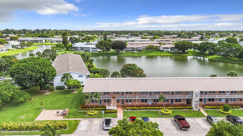 Priced to sell, this 2-bedroom, 2-bath condo boasts a beautiful - Beach Condo for sale in West Palm Beach, Florida on Beachhouse.com