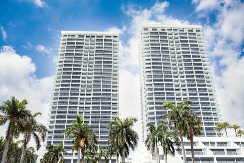 Highly desirable Townhouse with 2 Beds 2 Baths. 9+ foot ceilings - Beach Condo for sale in West Palm Beach, Florida on Beachhouse.com