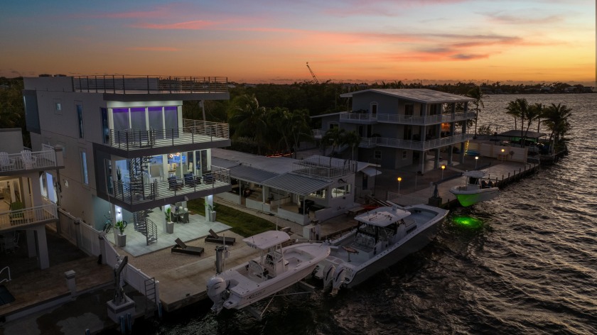 Stunning new three-Story BayView Residence. This Light-Filled - Beach Home for sale in Key Largo, Florida on Beachhouse.com