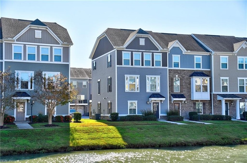 Hurry to see this beautiful 3BR, 2 full/2 half Bath Townhome - Beach Townhome/Townhouse for sale in Virginia Beach, Virginia on Beachhouse.com