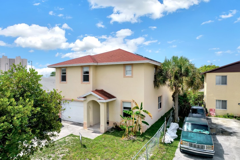 This house has 6 bedrooms - 1 downstairs with a full bathroom - Beach Home for sale in West Palm Beach, Florida on Beachhouse.com