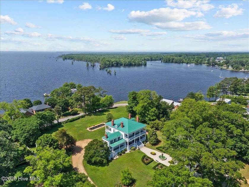 A rare offering, Pembroke Hall is a c.1850 Greek Revival estate - Beach Home for sale in Edenton, North Carolina on Beachhouse.com