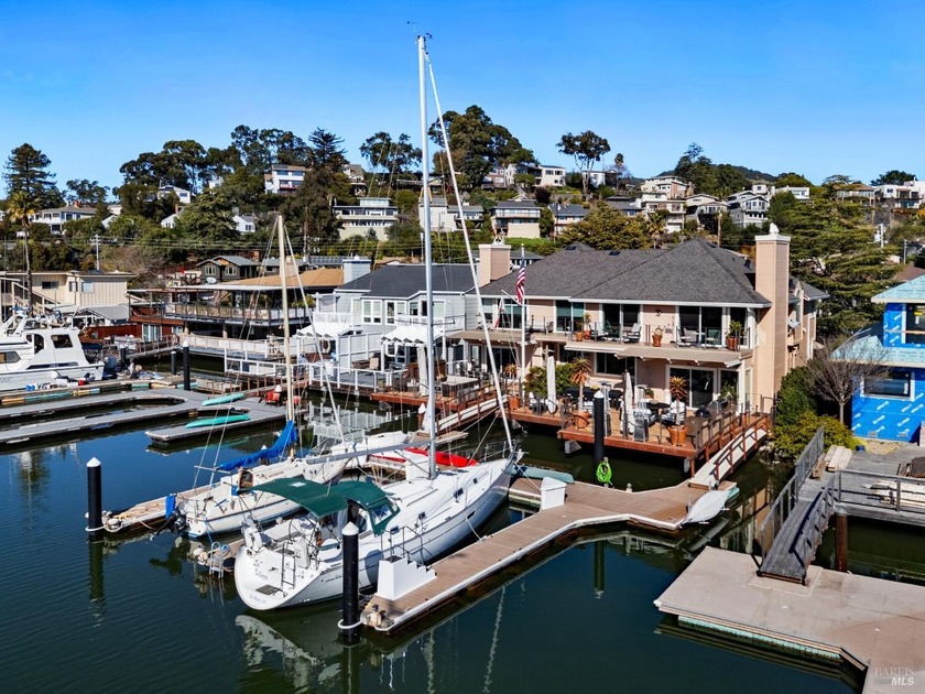 Located along the tranquil waters of San Rafael Creek off Point - Beach Condo for sale in San Rafael, California on Beachhouse.com