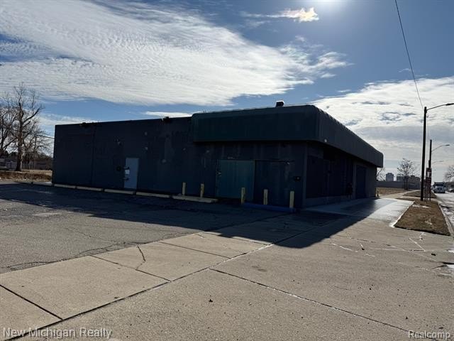 Great Investment opportunity, almost 6,000 SQ Ft Commercial - Beach Commercial for sale in Detroit, Michigan on Beachhouse.com