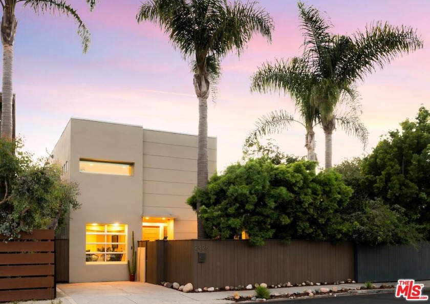 A crisp, modern residence in the heart of the Silver Triangle - Beach Home for sale in Venice, California on Beachhouse.com