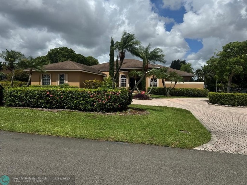 THIS IS A RARE OPPORTUNITY TO OWN A RESORT STYLE HOME DESIGNED - Beach Home for sale in Davie, Florida on Beachhouse.com