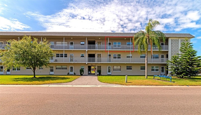 Discover your perfect quiet retreat in this charming 2-bedroom - Beach Condo for sale in St. Petersburg, Florida on Beachhouse.com