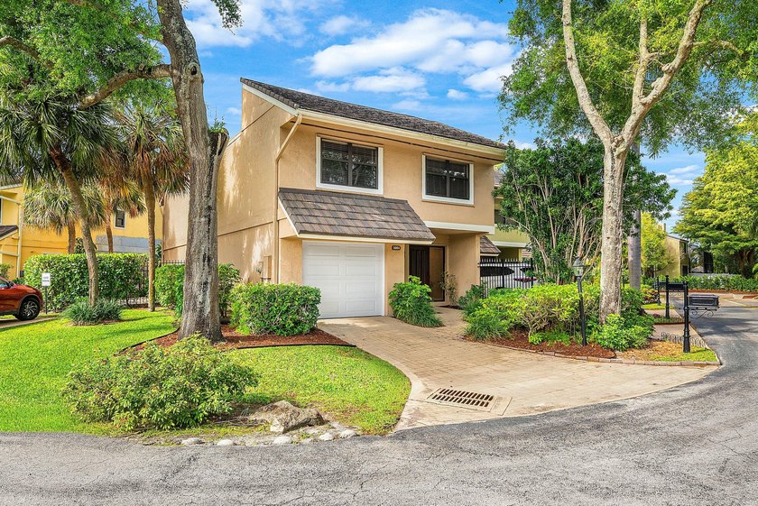 Beautifully maintained 3-bedroom, 2.5-bath townhouse in the - Beach Townhome/Townhouse for sale in Boca Raton, Florida on Beachhouse.com
