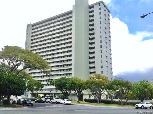 Rarely available Penthouse unit in the Greenview. This great - Beach Condo for sale in Honolulu, Hawaii on Beachhouse.com